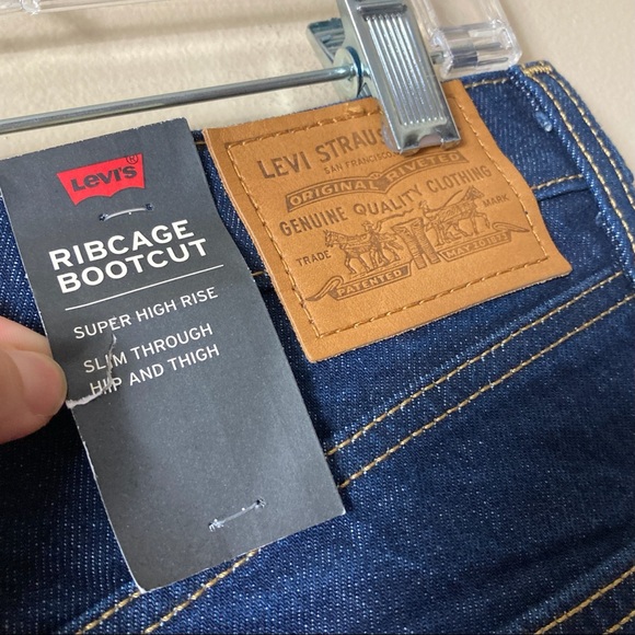 NWT Levi’s Premium Ribcage Boot Jeans in High Key Wash - Picture 12 of 14